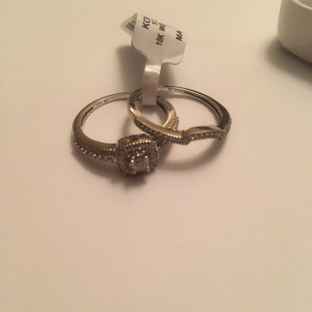 🎉HP🎉 1/3 CTTW Diamond 10K White Gold Bridal Set - Picture 7 of 11